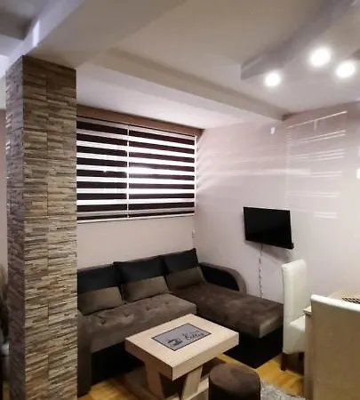 Apartman, Preko Puta Mone