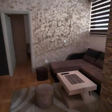 Apartman, Preko Puta Mone *