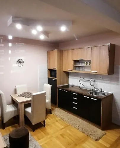 Apartman, Preko Puta Mone Lejlighed