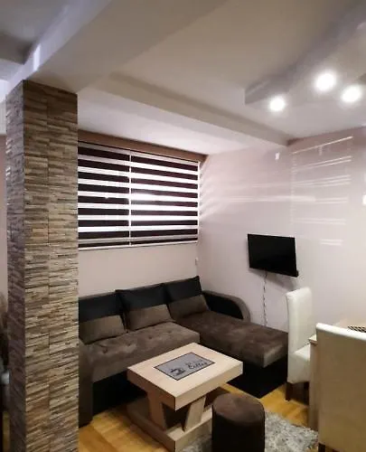 Apartman, Preko Puta Mone