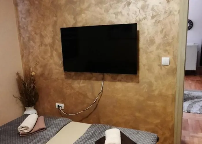 Apartman, Preko Puta Mone *