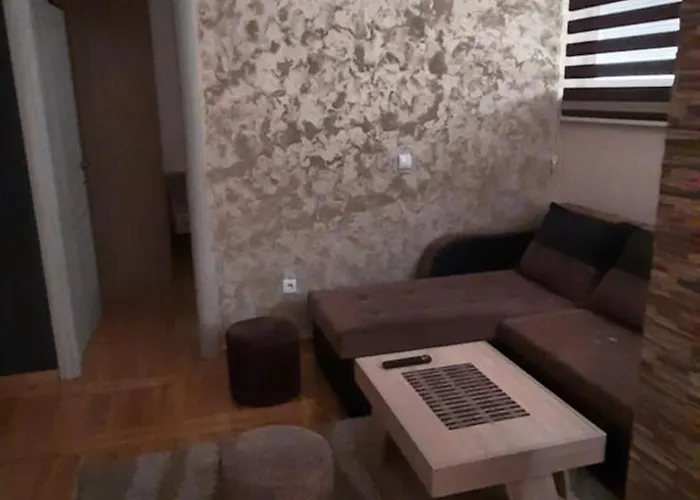 Apartman, Preko Puta Mone *